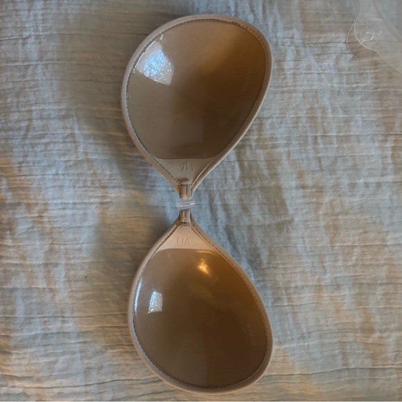 Tan Adhesive Strapless Bra - Picture 1 of 4